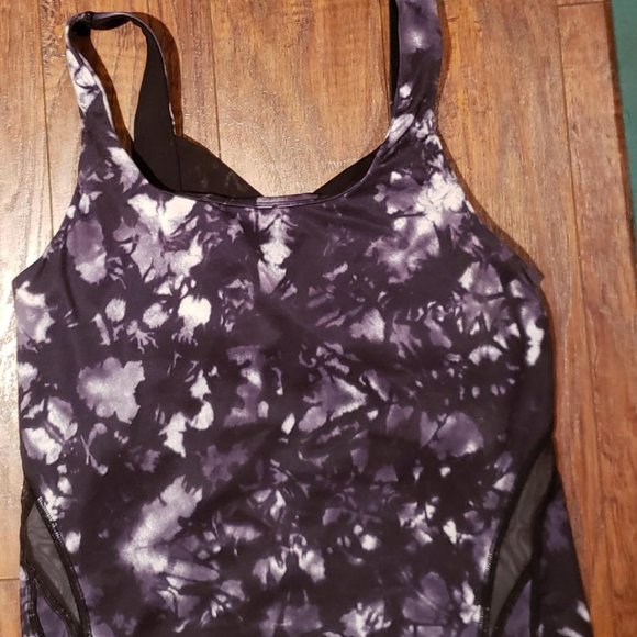 Lululemon top Med/8 built in bra - Picture 1 of 6